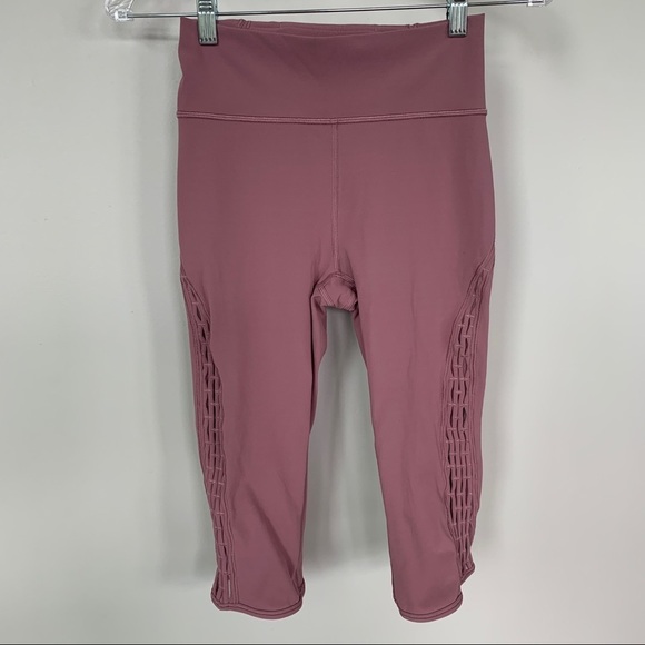 Lululemon Rose Color Full-On Luxtreme, Mesh Detail Capris Size 4 - Picture 1 of 5